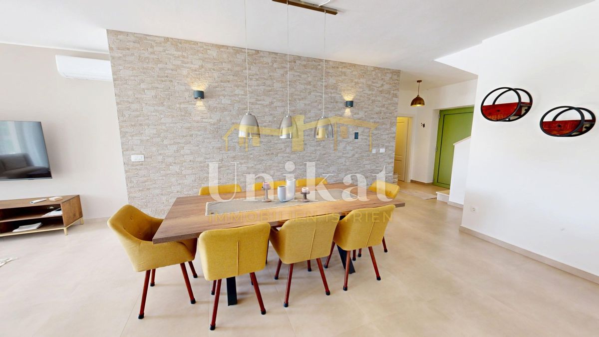 Hiša blizu Vižinade - vrt, bazen, 4 spalnice